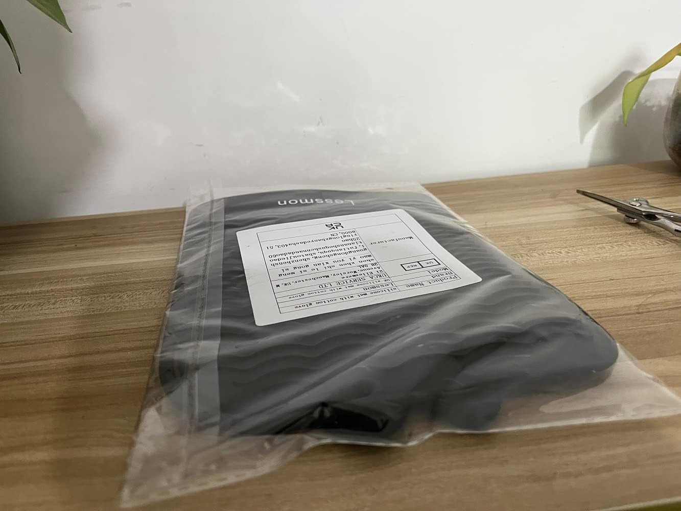 Flat Iron Travel Mat, Curling Iron Counter Protector with Heat Resistant Glove for Curling Irons, Hair Straightener, Flat Irons and Hair Styling Tools, 9” X 6.5”, Black by